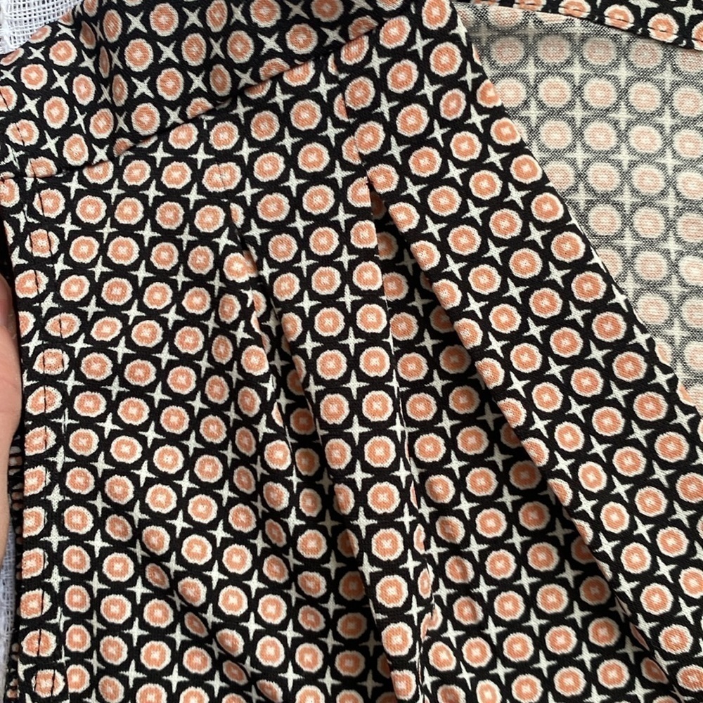Max Studio sleeveless top with tie neck. - Picture 11 of 11